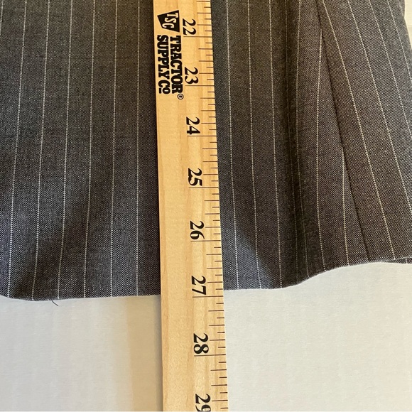 TAHARI Arthur S Levine SUIT COAT & PANTS GREY WITH WHITE PIN STRIPES SIZE 14 NWT - Picture 5 of 15